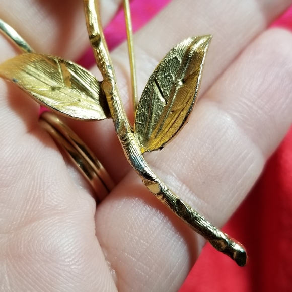 Relisted -Vintage flower brooch zinnia sunflower pin floral gold tone - Picture 3 of 8